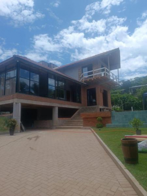 Casa com piscina em Torres